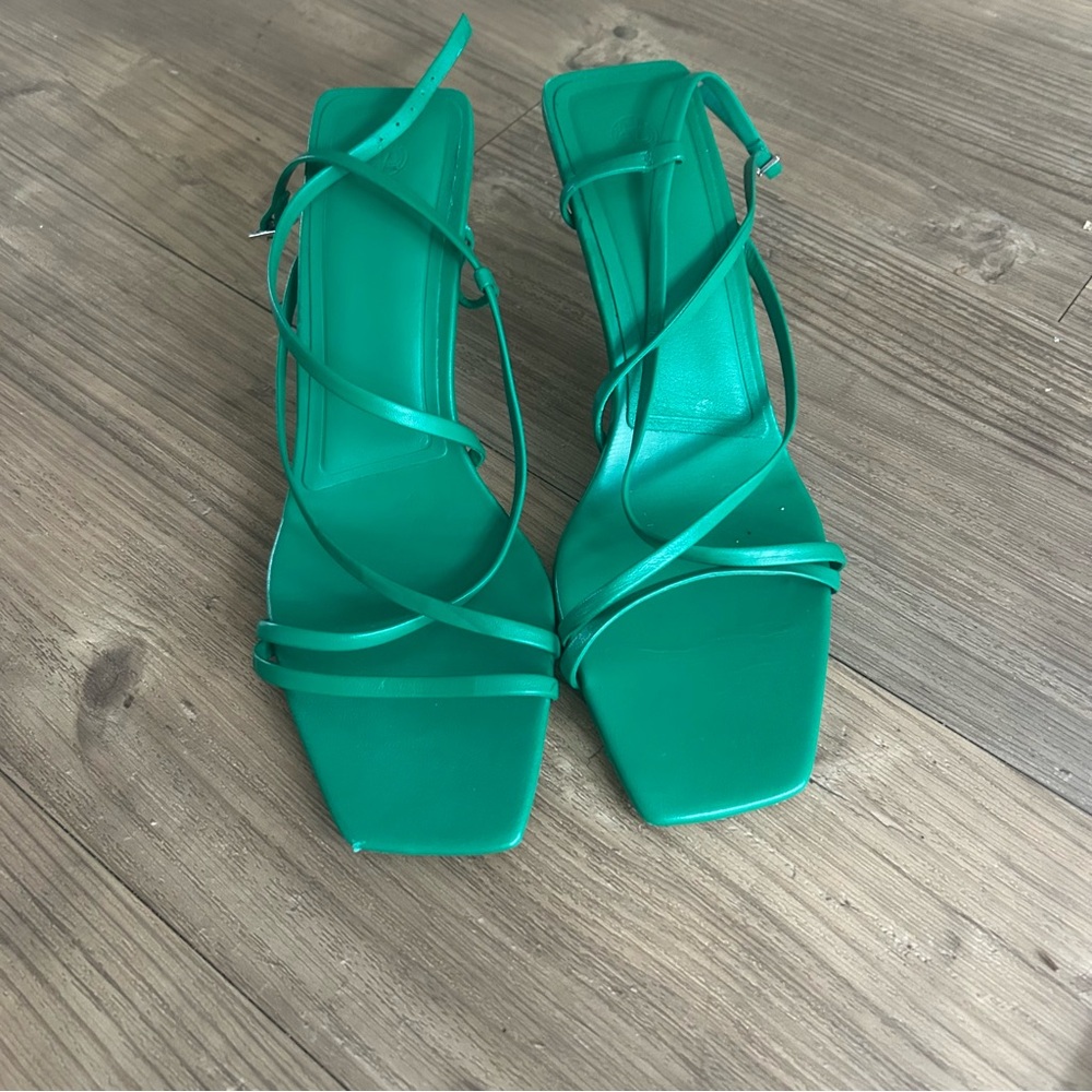 Massimino Dutti high heel strappy sandals in Bottega green color. Size 40